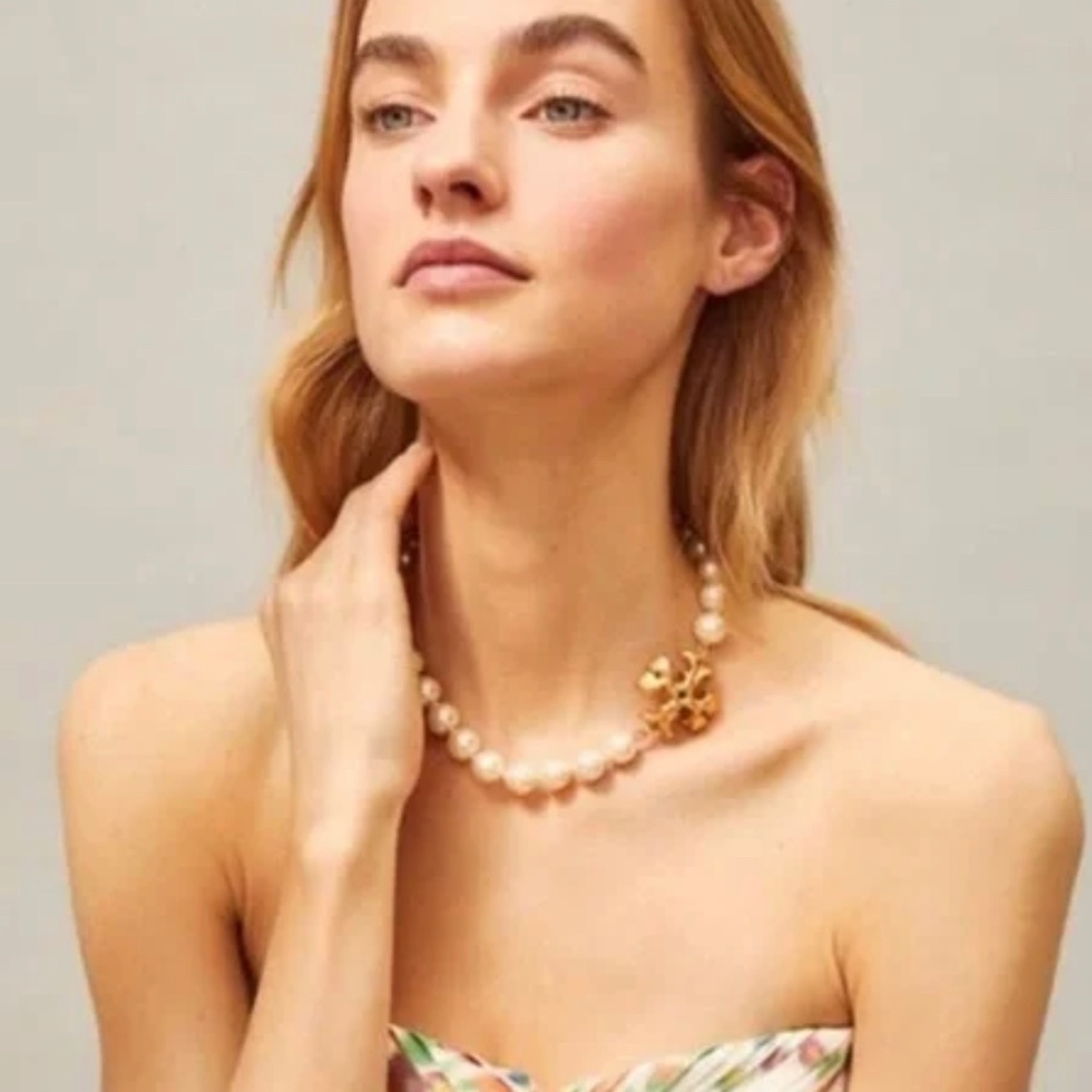 Tory Burch Roxanne Pearl Necklace